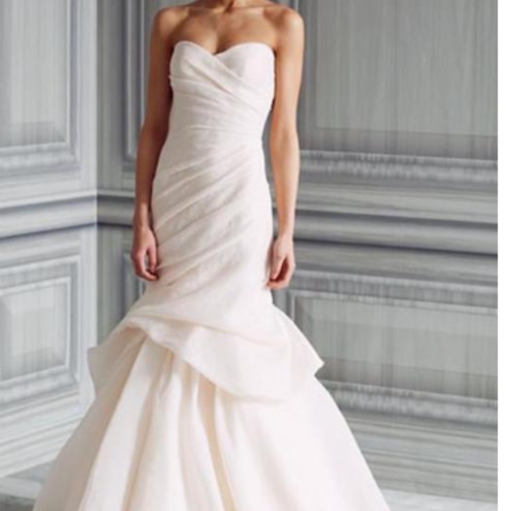 Monique Lhuillier Peony Wedding Dress Size 2 $6,400